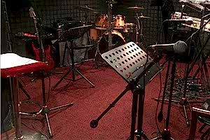 Crash Müzik Stüdyosu prova için bizi tercih eden müzisyenlere en güzel ''sound''u sağlamak için en güncel ekipmanları sürekli temin ederek sizleri memnun etmeyi amaçlamaktadır.